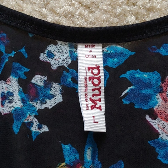 Gorgeous flower tank from mudd size large - Picture 3 of 5